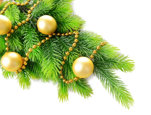 Kerstballen op fir boom, geïsoleerd op wit — Stockfoto