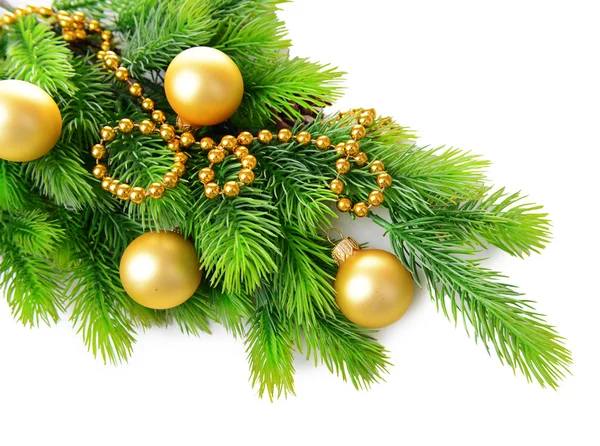 Kerstballen op fir boom, geïsoleerd op wit — Stockfoto