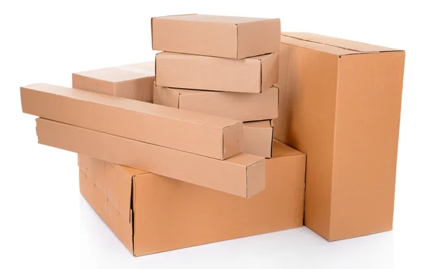 Farklı karton kutular üzerinde beyaz izole — Stok fotoğraf