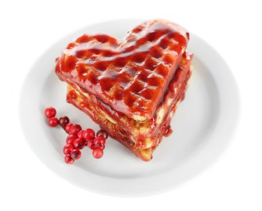 tatlı Belçika waffle üzerine beyaz izole reçelli