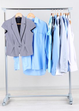 Askı, gri arka ofis kıyafet