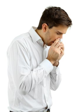 genç adam beyaz izole hapşırma