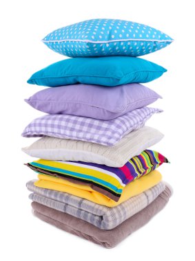 renkli yastıklar ve üzerinde beyaz izole İskoç şalılar