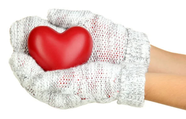 Mãos femininas em mitenes com coração, close-up — Fotografia de Stock