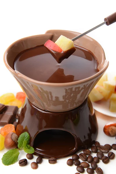 Fondue czekoladowe z owocami, na białym tle — Zdjęcie stockowe