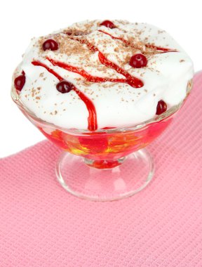 beyaz zemin üzerine masada lezzetli reçel