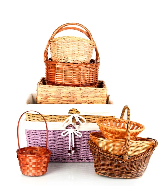 Muchas cestas diferentes aisladas en blanco —  Fotos de Stock
