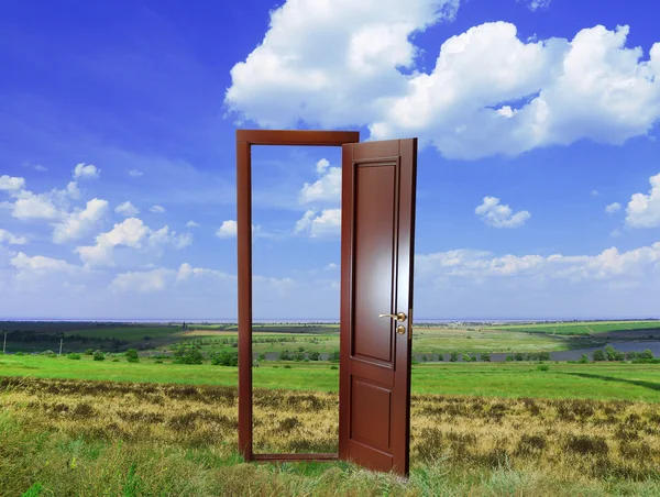 Open door to new life on the field — Stock Photo, Image