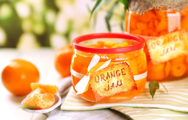 Orange jam with zest and tangerines, on white wooden table — Stock Photo, Image