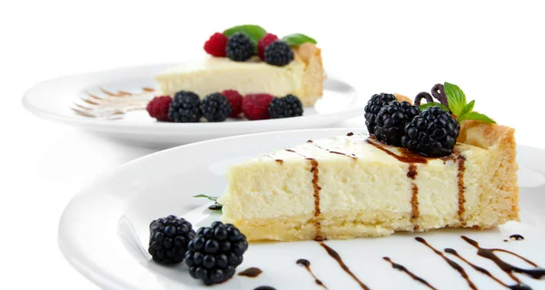 Fatias de cheesecakes no prato, close-up — Fotografia de Stock