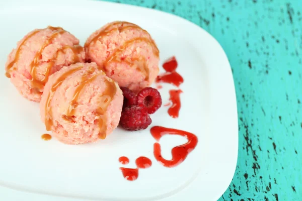 Delicious ice cream on plate on wooden table close-up — Stock Photo, Image