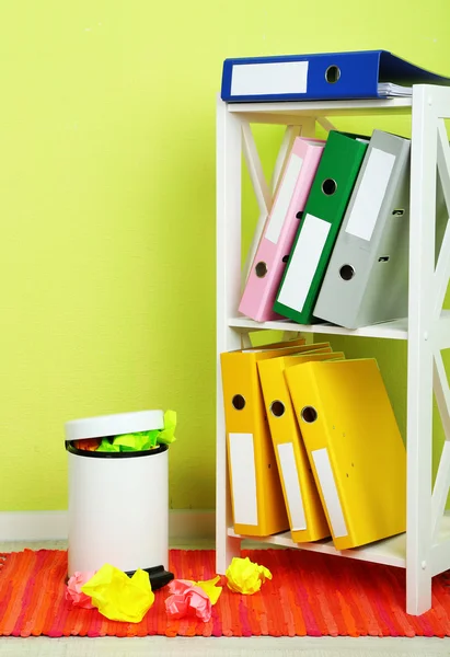 Garbage bin, on office background — Stock Photo, Image