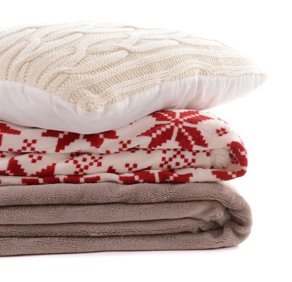 Cuscino bianco e plaid colorati isolati su bianco — Foto Stock