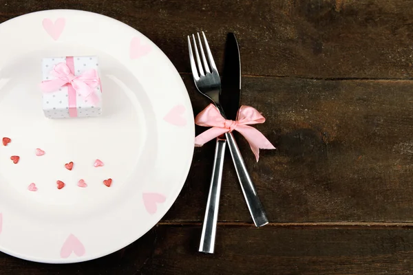 Romantic holiday table setting, on wooden background — Stock Photo, Image