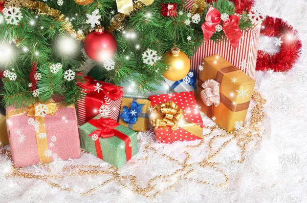 Decorated Christmas tree with gifts close-up — Stock Photo, Image