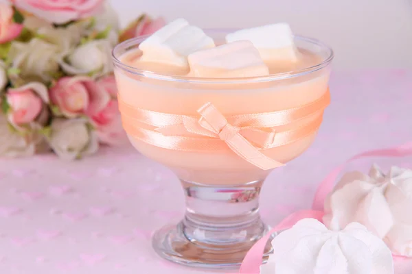 Tasty yogurt with marshmallows, close up — Stock Photo, Image