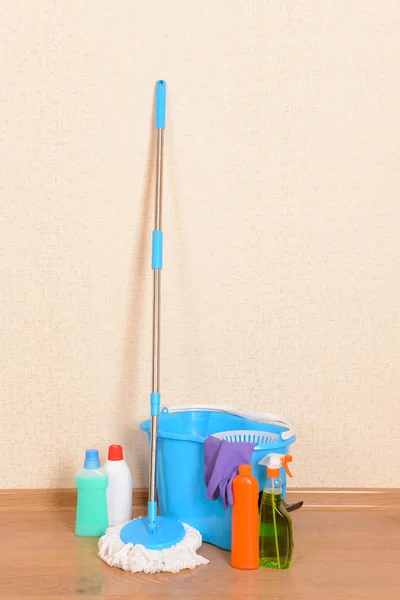 Attrezzature per la pulizia della casa con mop — Foto Stock