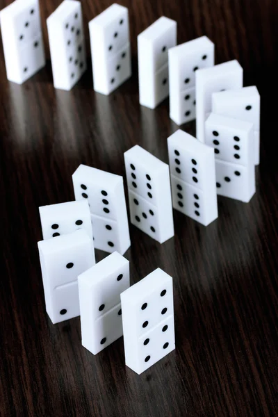 Ahşap zemin üzerinde Domino — Stok fotoğraf