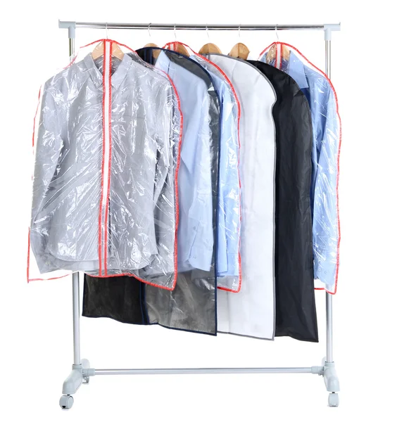 Camisas masculinas de escritório em casos para armazenar em cabides, isolados em branco — Fotografia de Stock