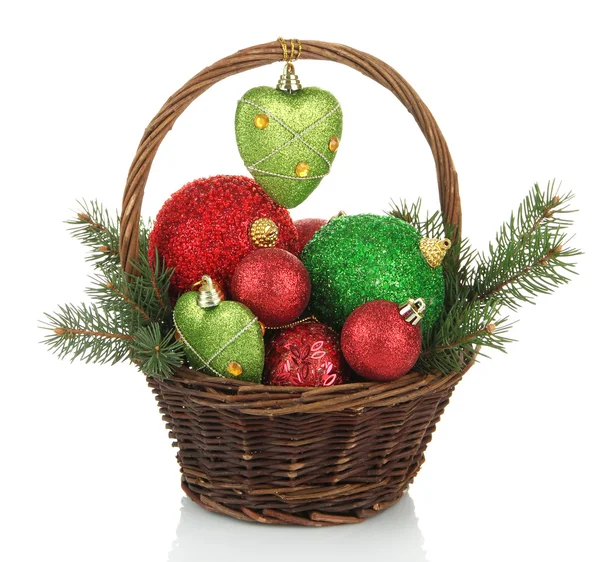 Décorations de Noël dans le panier isolé sur blanc — Photo