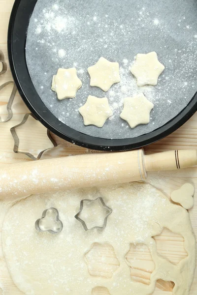 Processo di fabbricazione di biscotti di Capodanno primo piano — Foto Stock