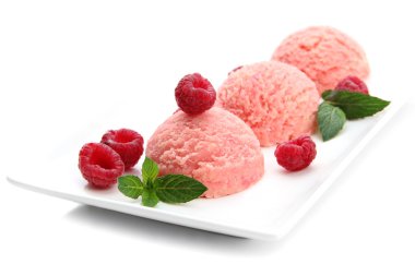 plaka üzerinde beyaz izole lezzetli dondurma