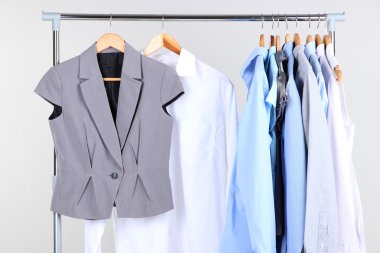 Askı, gri arka ofis kıyafet