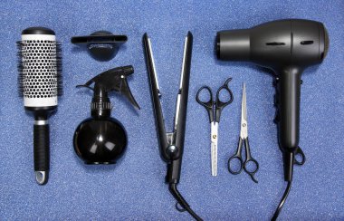 kuaförlük araçlar mavi zemin üzerine