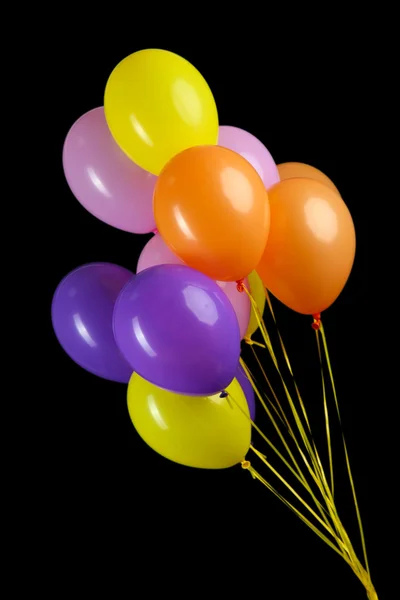 Färgglada ballonger isolerade på svart — Stockfoto