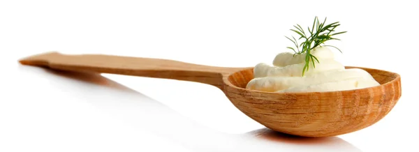 Crema agria en cuchara aislada sobre blanco —  Fotos de Stock