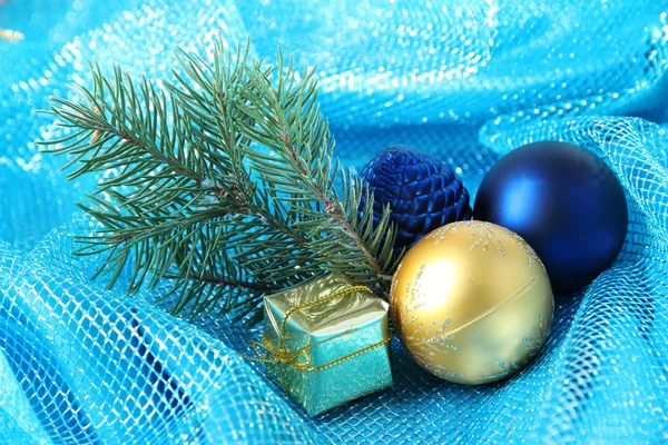 Bela decoração de Natal em pano azul — Fotografia de Stock