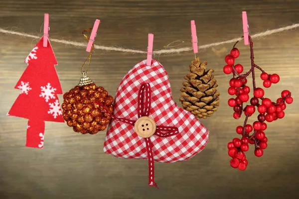 Weihnachtsdekoration auf Holzgrund — Stockfoto