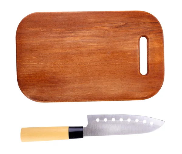 Mutfak bıçağı ve üzerinde beyaz izole, ahşap kesme tahtası — Stok fotoğraf