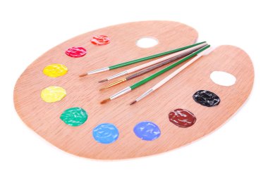 ahşap sanat palet boya ve fırça üzerinde beyaz izole