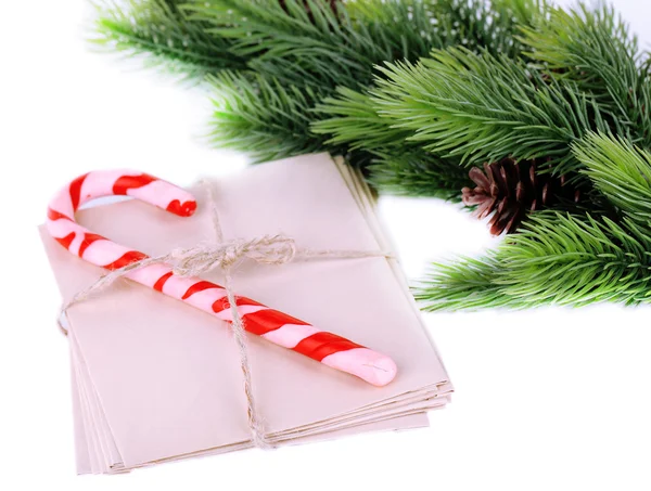 Bastones de caramelo de Navidad y cartas para Santa Claus, aislados en blanco —  Fotos de Stock