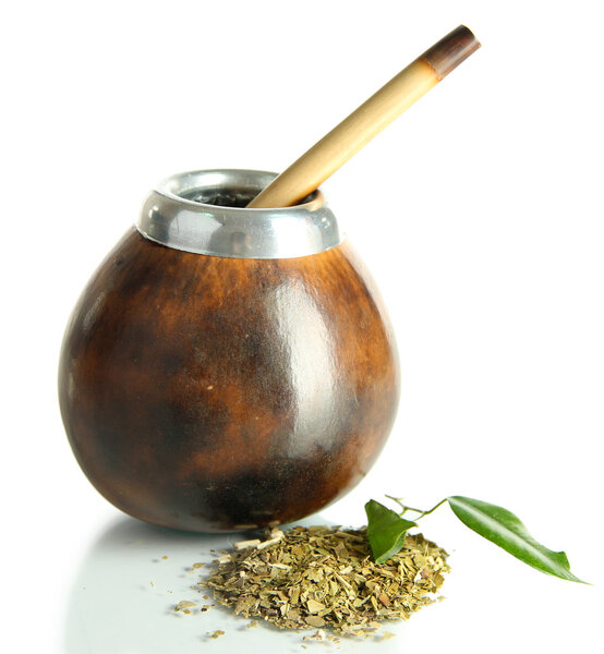 Калабаш и бомбилла с мате йерба изолированы на белом
