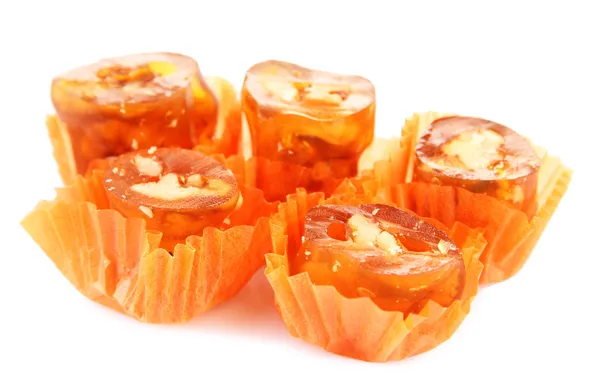 Beyaz izole lezzetli oryantal tatlılar (cevizli sucuk), — Stok fotoğraf