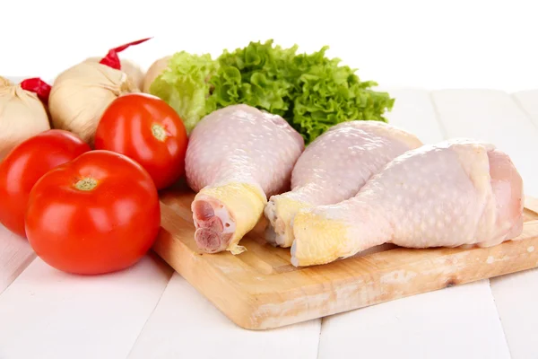 Raw chicken legs on wooden board close up — Stock Photo, Image