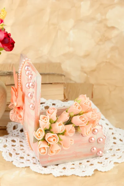 Beautiful still life with vintage casket and flowers — Stock Photo, Image