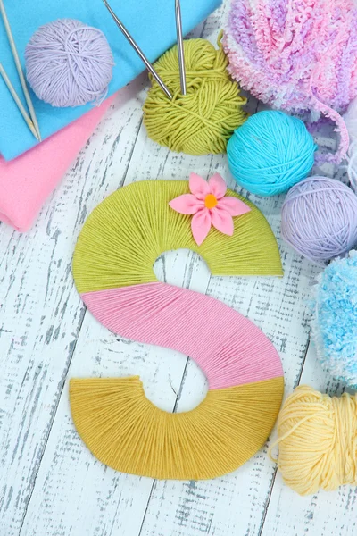 One letter of knit handmade alphabet close up — Stock Photo, Image