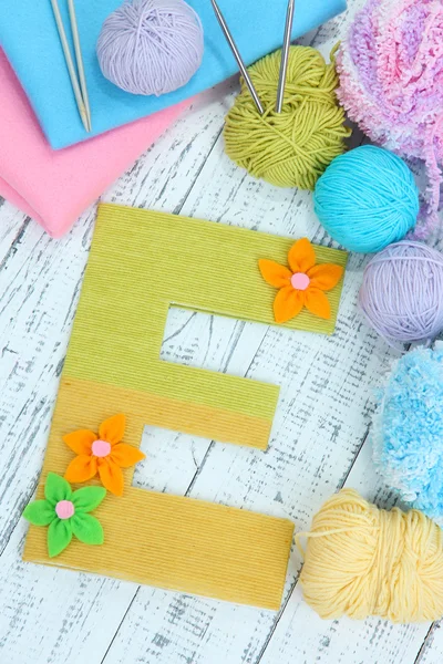 One letter of knit handmade alphabet close up — Stock Photo, Image