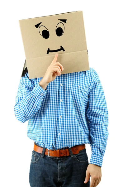 Hombre con caja de cartón en la cabeza aislado en blanco — Foto de Stock
