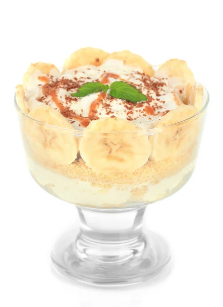 Heerlijk dessert met bananen en karamel geïsoleerd op wit — Stockfoto