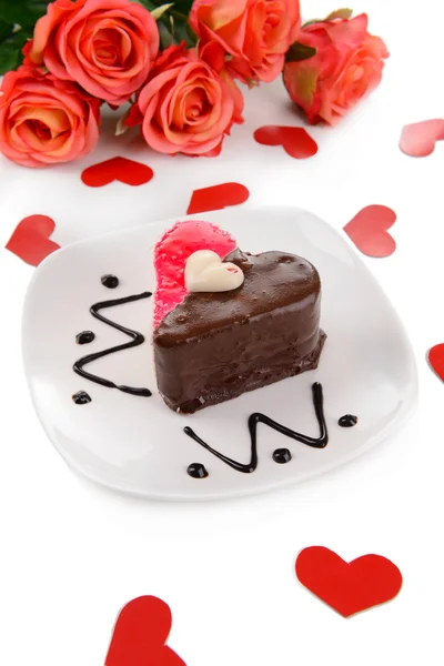 Sweet cake with chocolate on plate close-up — Stock Photo, Image