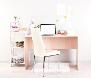 Ev İşyeri dizüstü ile yakın çekim