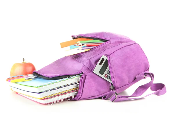 Sac à dos violet avec fournitures scolaires isolé sur blanc — Photo