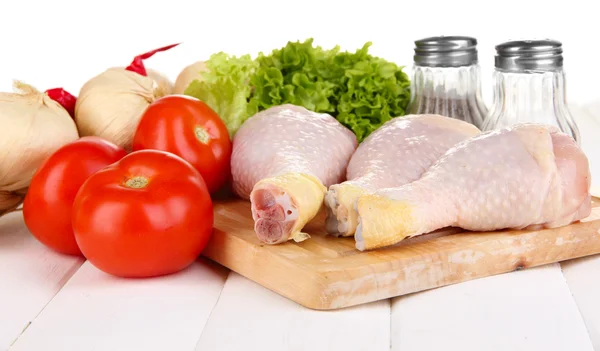 Raw chicken legs on wooden board close up — Stock Photo, Image