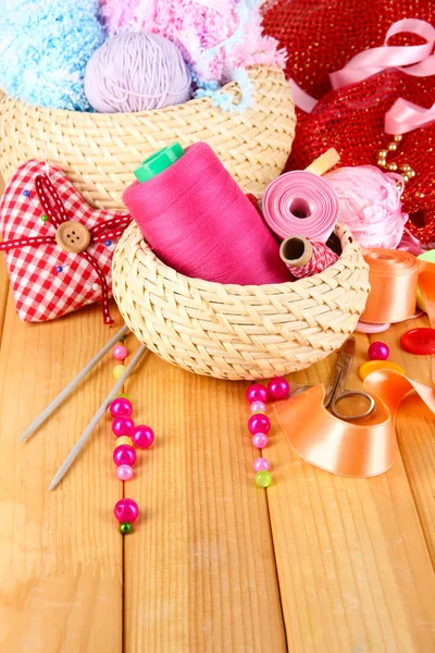 Handicraft supplies on wooden table close-up — Stock Photo, Image