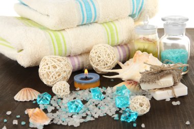 Sea spa elemanları ahşap masa üzerinde kapat
