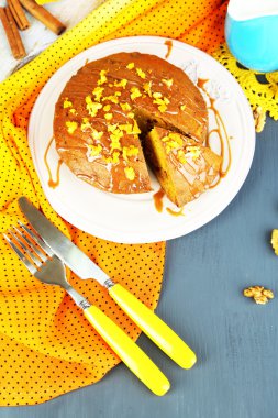 lezzetli kabak pasta plaka üzerinde ahşap masa yakın çekim